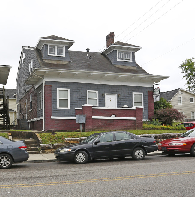 1220 Clinch in Knoxville, TN - Foto de edificio - Building Photo