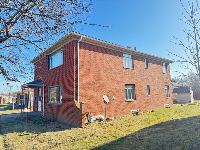 property at 463 Treeside Dr