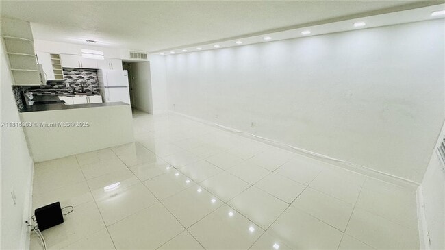 1120 102nd St in Bay Harbor Islands, FL - Building Photo - Building Photo