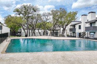 Caden in Fort Worth, TX - Foto de edificio - Building Photo