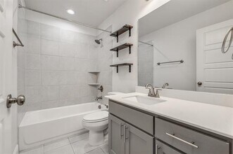 404 Country Meadows Blvd in Waxahachie, TX - Building Photo - Building Photo