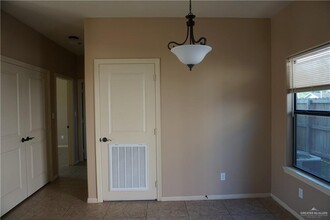 1100-1112 W Eisenhower St in Pharr, TX - Building Photo - Interior Photo