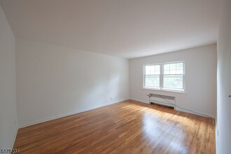 152 Belleville Ave-Unit -11 in Bloomfield, NJ - Building Photo - Building Photo
