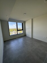 267 NW 33rd St, Unit 3420 in Miami, FL - Building Photo - Building Photo