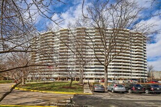 6301 Stevenson Ave in Alexandria, VA - Foto de edificio - Building Photo