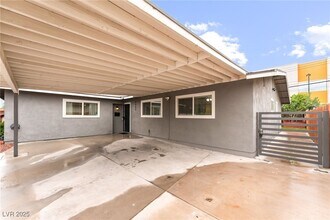 2905 Kings Way in Las Vegas, NV - Building Photo - Building Photo