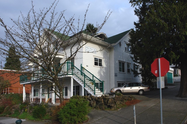 5600 Univeristy Way NE in Seattle, WA - Foto de edificio - Building Photo