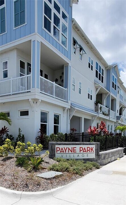 399 Wingfield Dr in Sarasota, FL - Building Photo