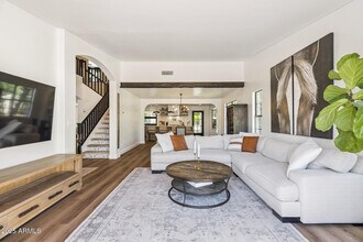 5556 E Sandra Terrace in Scottsdale, AZ - Building Photo - Building Photo