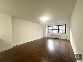 East 89 Street, Unit 4K in New York, NY - Building Photo