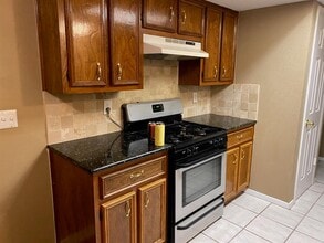 7003 Winedale Dr in Austin, TX - Foto de edificio - Building Photo
