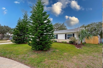 1036 Tompkins Dr in Port Orange, FL - Building Photo - Building Photo