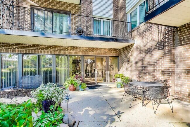 1200 W Northwest Hwy in Mount Prospect, IL - Building Photo - Building Photo