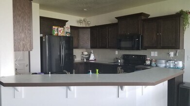 1352 E Nen Dr in Moses Lake, WA - Foto de edificio - Building Photo