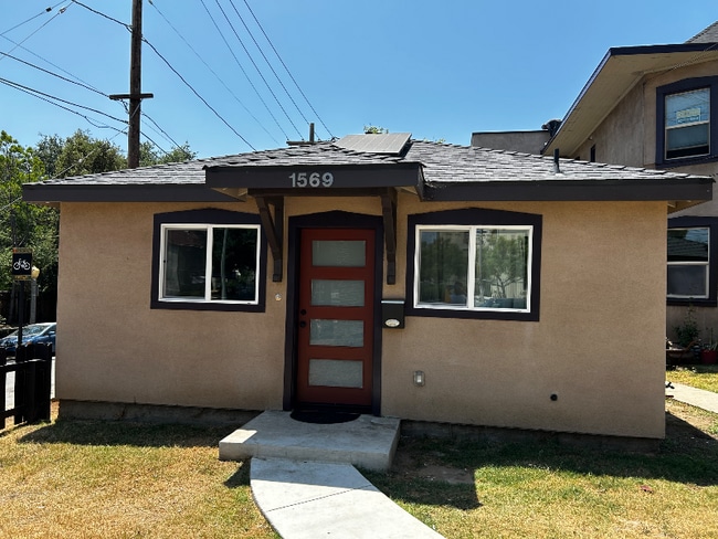 1569 N Raymond Ave in Pasadena, CA - Building Photo - Building Photo