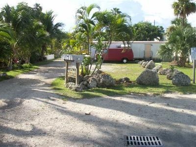 5176 Suncrest Rd in Stock Island, FL - Building Photo