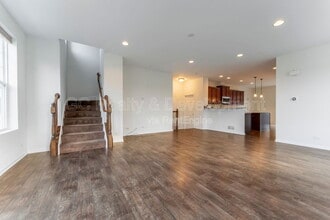 112 Waterbury Cir in Schaumburg, IL - Foto de edificio - Building Photo