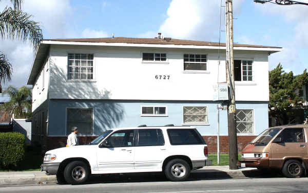 6727 Whitsett Ave in North Hollywood, CA - Building Photo - Building Photo