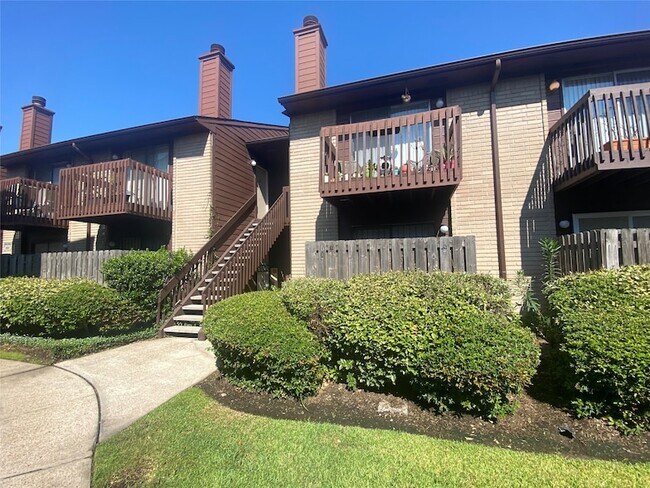 12905 Woodforest Blvd, Unit 607 in Houston, TX - Building Photo - Building Photo