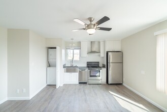 Rosemont Heights Apartments! in Los Angeles, CA - Building Photo - Interior Photo