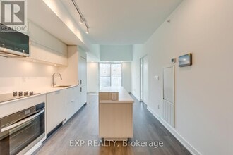 370 Martha St in Burlington, ON - Building Photo - Building Photo