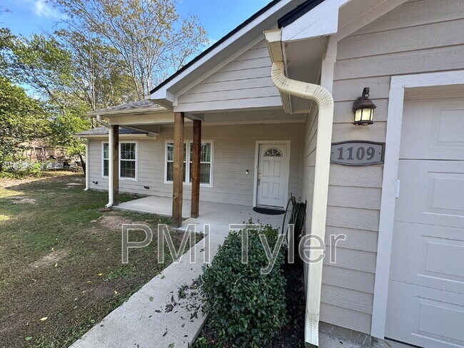 1109 Engle St in Mineola, TX - Building Photo - Building Photo