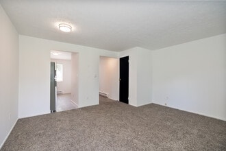 634 Properties – Ohio in Youngstown, OH - Building Photo - Interior Photo