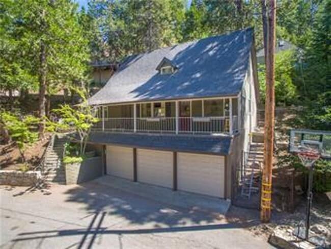 238 Blue Bell Dr W in Lake Arrowhead, CA - Building Photo - Building Photo