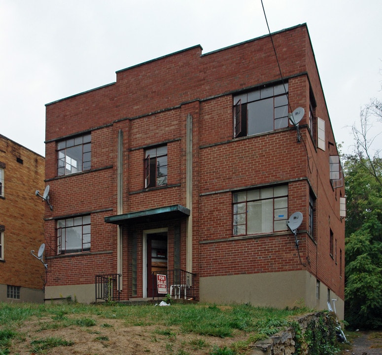 5614 Madison Rd in Cincinnati, OH - Building Photo