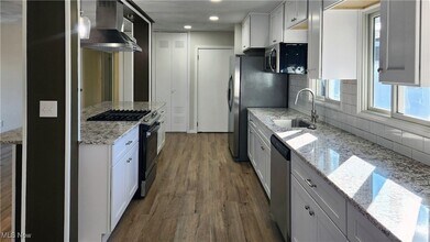 9315 Glenwood Trail in Brecksville, OH - Foto de edificio - Building Photo