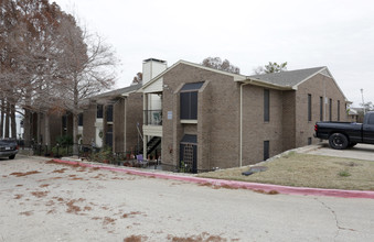 Faulkner Point in Garland, TX - Building Photo - Building Photo