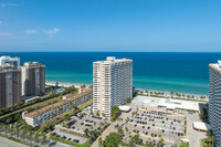 The Hemispheres in Hallandale Beach, FL - Foto de edificio - Building Photo