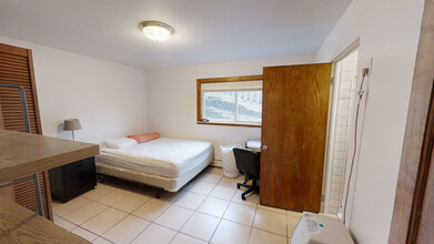 1544 Jones Dr in Ann Arbor, MI - Foto de edificio - Building Photo