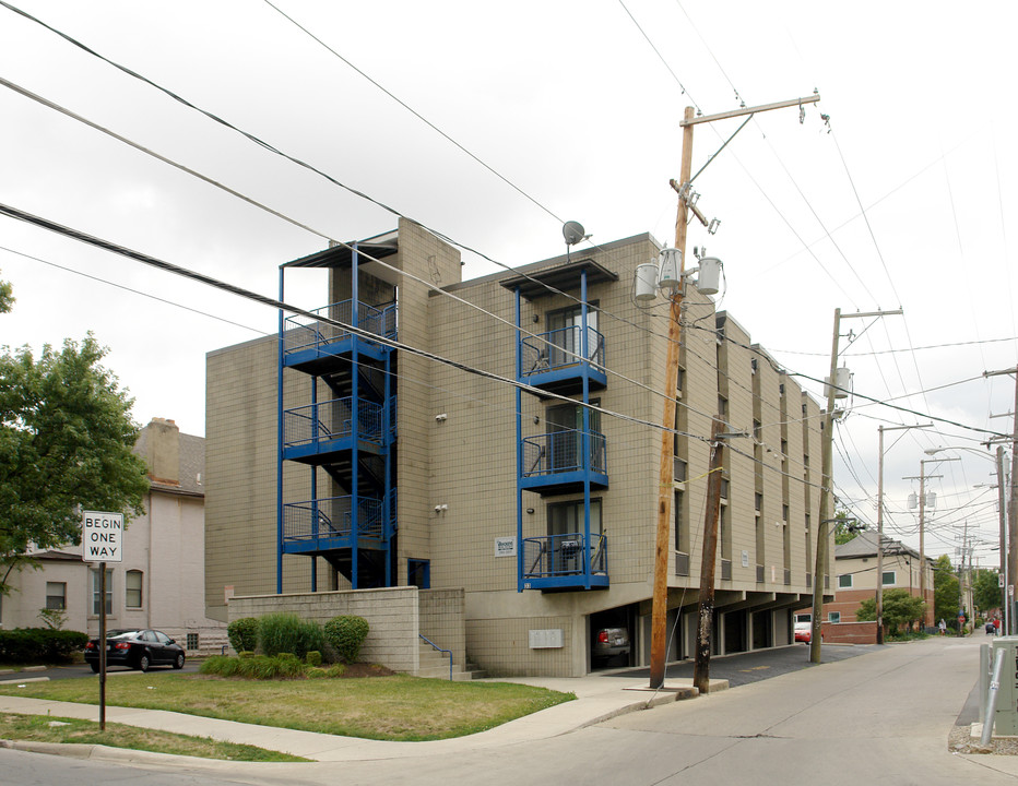 33 E 17th Ave in Columbus, OH - Foto de edificio