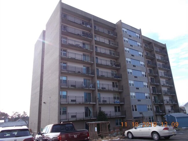 126 W Church St in Somerset, PA - Building Photo - Building Photo