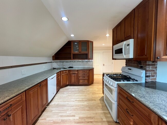 50 White St, Unit 3 in Somerville, MA - Building Photo - Building Photo