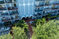 Three Horizons East in North Miami, FL - Foto de edificio - Building Photo