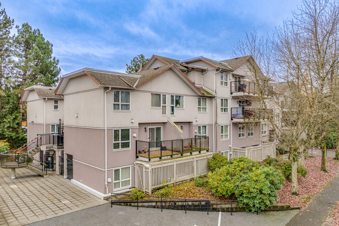 Mosaico housing co-operative in Burnaby, BC - Building Photo