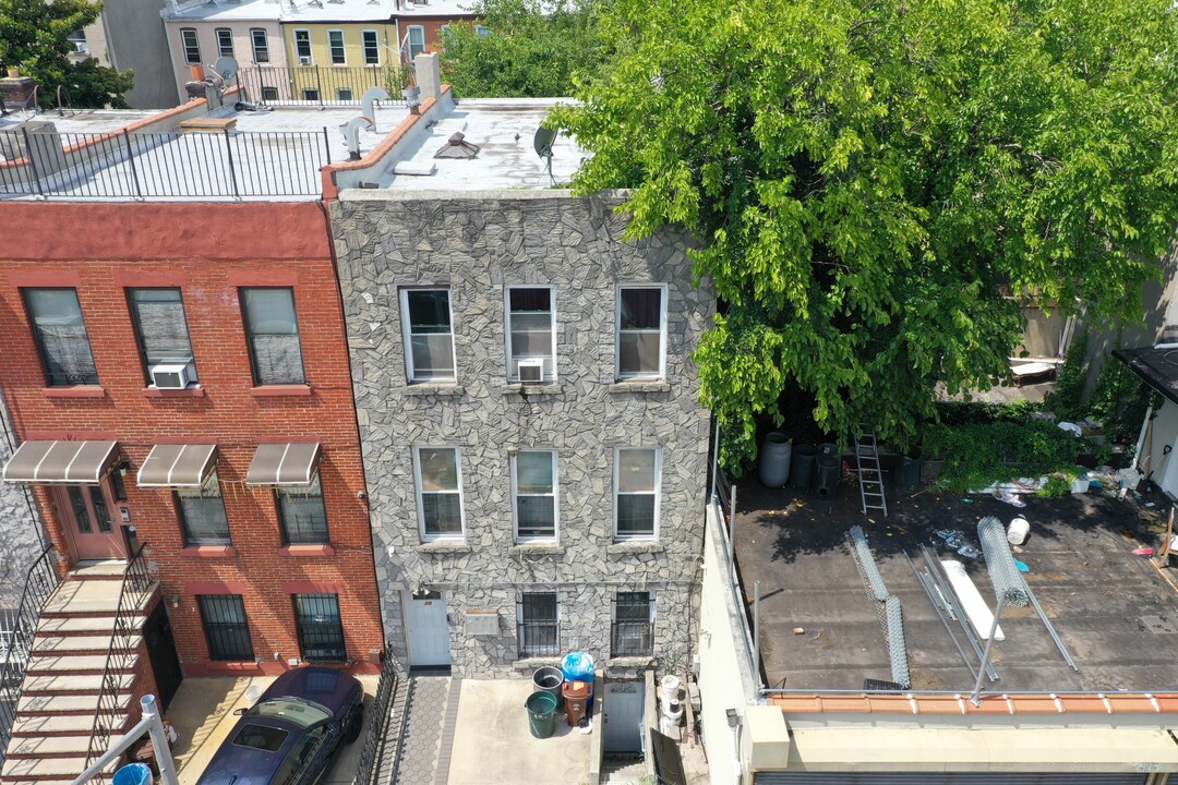 10 Marconi Plz in Brooklyn, NY - Building Photo