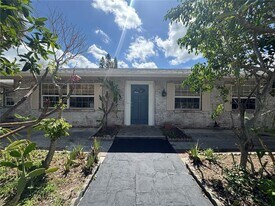 695 Mandalay Ave in Clearwater, FL - Building Photo