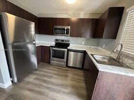 617 Ixoria Ave in Fort Pierce, FL - Building Photo