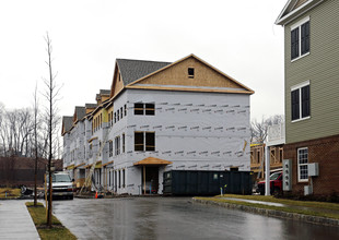 Liberty Square at Wesmont Station in Wood Ridge, NJ - Foto de edificio - Building Photo