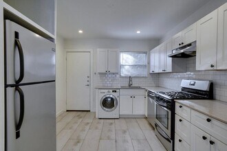 1208 Shelley Ave in Austin, TX - Foto de edificio - Building Photo