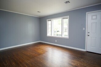 4950 S Detroit Ave in Tulsa, OK - Foto de edificio - Building Photo