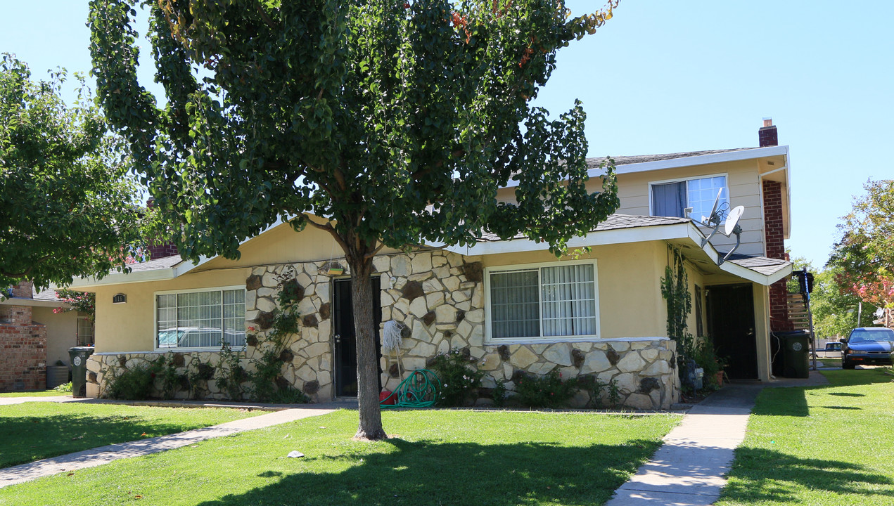 116 Nedra Ct in Sacramento, CA - Foto de edificio