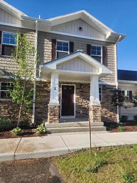 1542 Simsbury St in Traverse City, MI - Building Photo