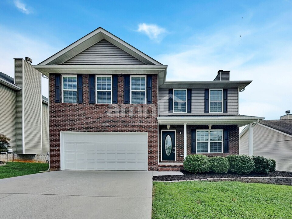 1833 Turning Point Rd in Powell, TN - Building Photo