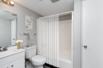 Bay Valley Harbor Apartments in Bay City, MI - Foto de edificio - Building Photo