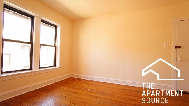 3310 W Schubert Ave, Unit 1Y in Chicago, IL - Foto de edificio - Building Photo