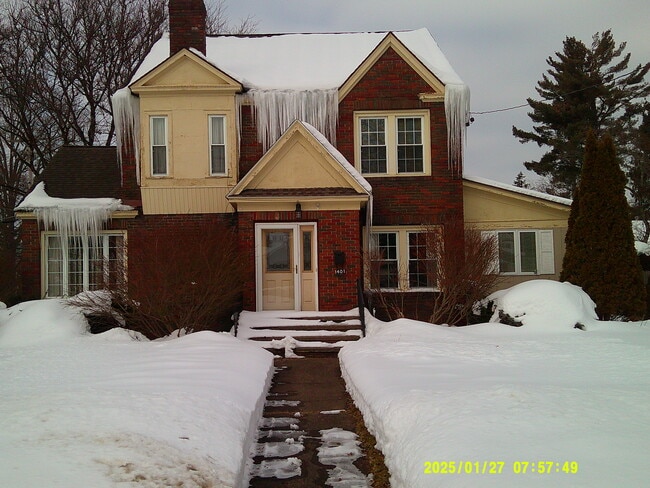 property at 1401 N Madison St